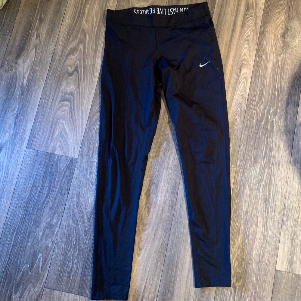 Nike ankle-length leggings- size M!